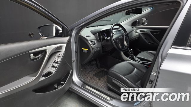 Hyundai Avante 1.6 GDi Modern Standard 2015 — фото 10