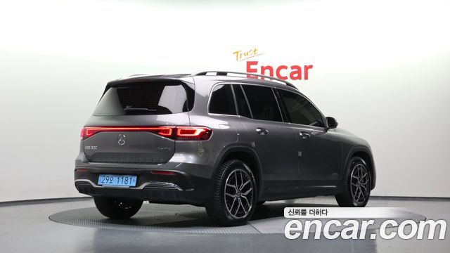 Mercedes-Benz EQB (X243) EQB300 4MATIC AMG Line 2023 — фото 2