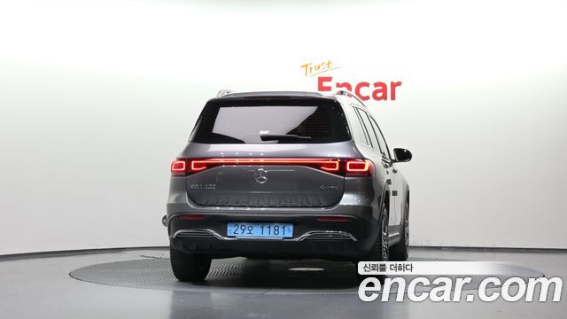Mercedes-Benz EQB (X243) EQB300 4MATIC AMG Line 2023 — фото 4