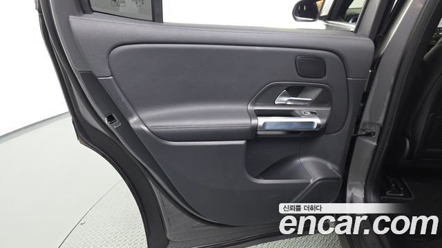 Mercedes-Benz EQB (X243) EQB300 4MATIC AMG Line 2023 — фото 25