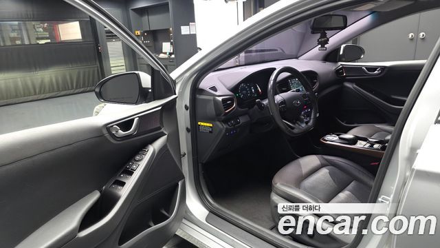 Hyundai Ioniq Electric Q 2019 — фото 10