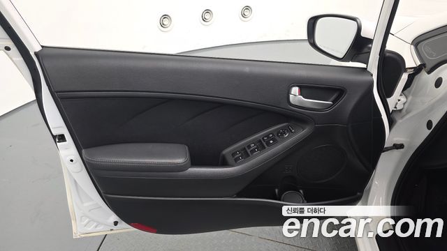 Kia K3 Trendy Style 2018 — фото 24