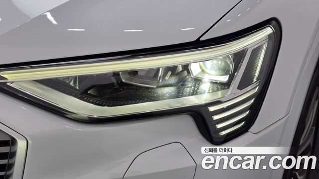Audi e-tron 55 Quattro 2020 — фото 22