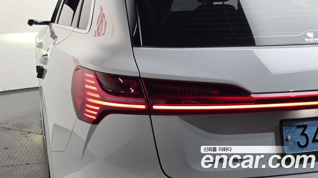 Audi e-tron 55 Quattro 2020 — фото 23