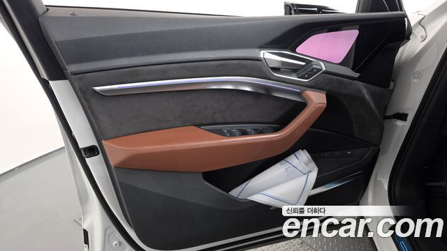 Audi e-tron 55 Quattro 2020 — фото 24