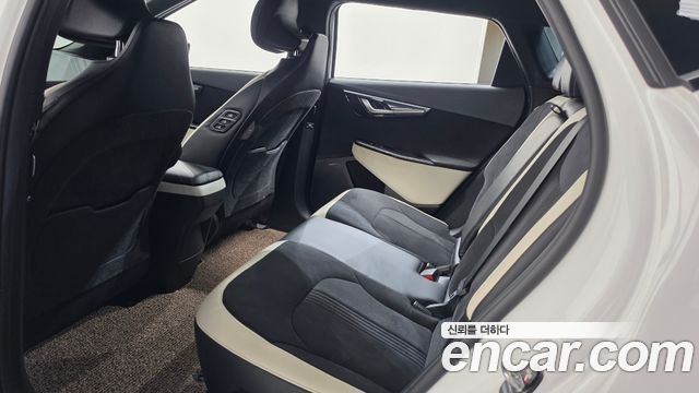Kia EV6 Long Range 4WD GT Line 2022 — фото 11