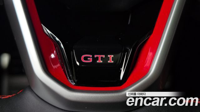Volkswagen Golf (VIII) 2.0 GTI 2023 — фото 18