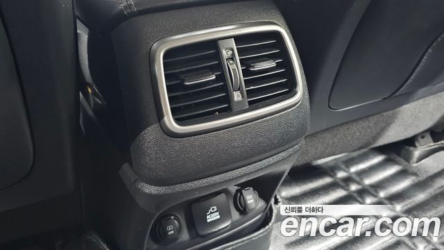 Kia Sorento Diesel 2.0 2WD Noblesse Special 2015 — фото 28