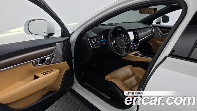 Volvo V90 Cross Country B5 Ultimate AWD 2023 — фото 10