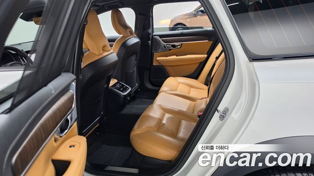 Volvo V90 Cross Country B5 Ultimate AWD 2023 — фото 15