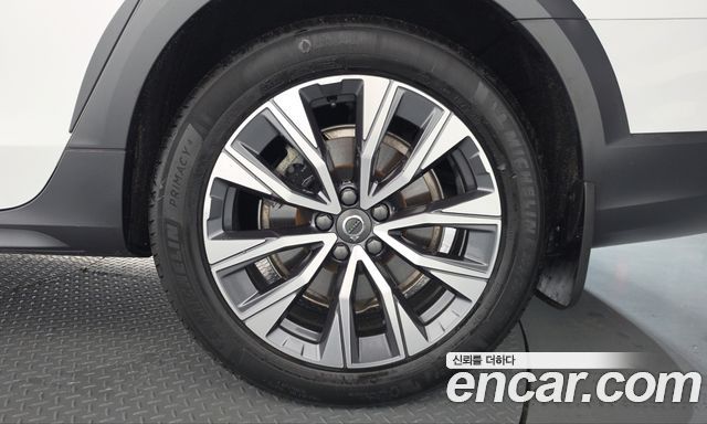 Volvo V90 Cross Country B5 Ultimate AWD 2023 — фото 27