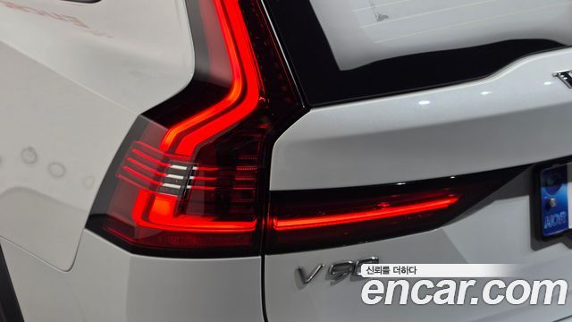Volvo V90 Cross Country B5 Ultimate AWD 2023 — фото 29