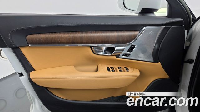 Volvo V90 Cross Country B5 Ultimate AWD 2023 — фото 30