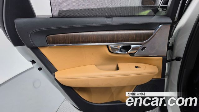 Volvo V90 Cross Country B5 Ultimate AWD 2023 — фото 31