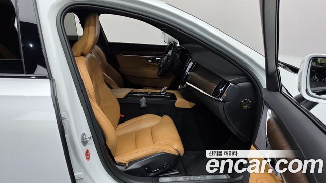 Volvo V90 Cross Country B5 Ultimate AWD 2023 — фото 32