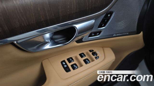 Volvo V90 Cross Country B5 Ultimate AWD 2023 — фото 35