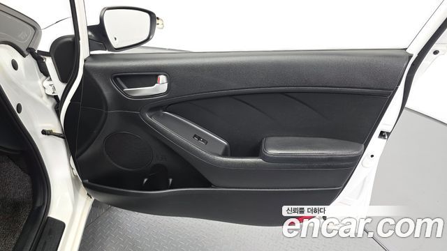 Kia K3 Deluxe 2015 — фото 24