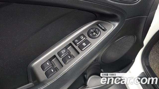 Kia K3 Deluxe 2015 — фото 29