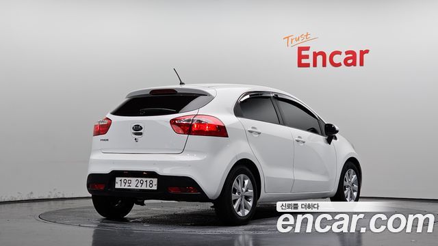 Kia Pride 1.4 MPI Hatchback Deluxe 2014 — фото 2