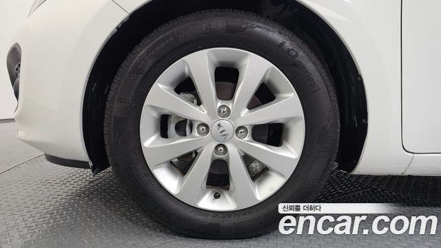 Kia Pride 1.4 MPI Hatchback Deluxe 2014 — фото 5