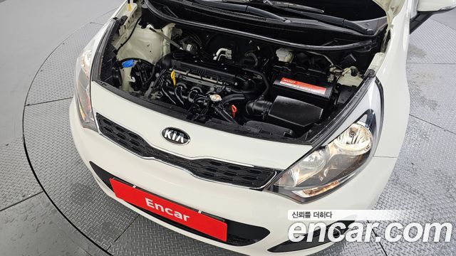 Kia Pride 1.4 MPI Hatchback Deluxe 2014 — фото 6