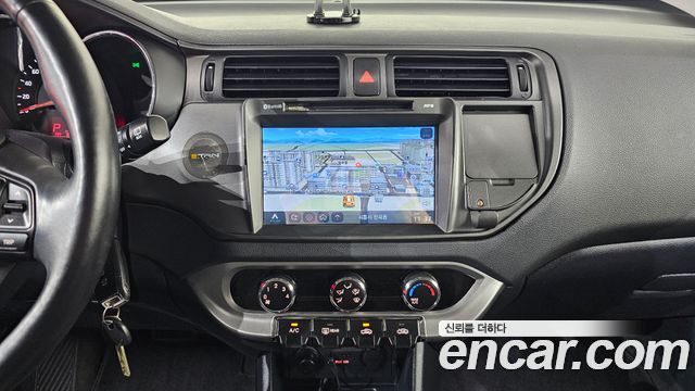 Kia Pride 1.4 MPI Hatchback Deluxe 2014 — фото 13