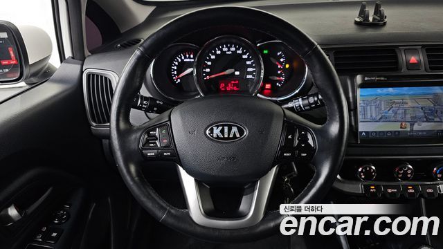 Kia Pride 1.4 MPI Hatchback Deluxe 2014 — фото 14