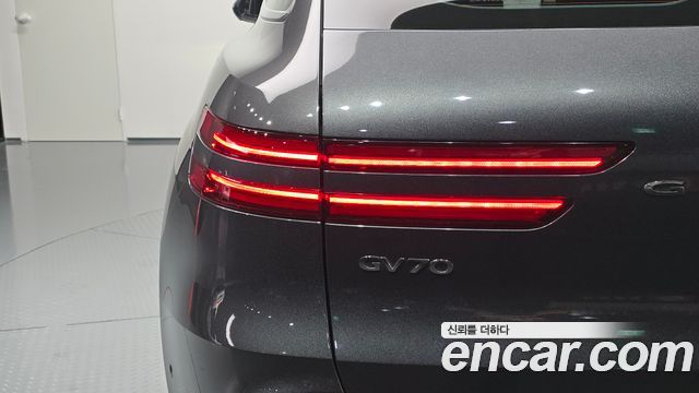 Genesis GV70 2.2 Diesel 2WD 2023 — фото 23
