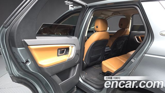 Land Rover Discovery Sport 2.0 TD4 HSE Luxury 2018 — фото 15