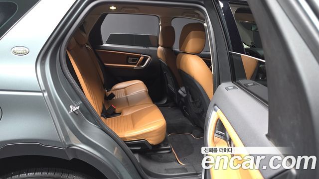 Land Rover Discovery Sport 2.0 TD4 HSE Luxury 2018 — фото 16