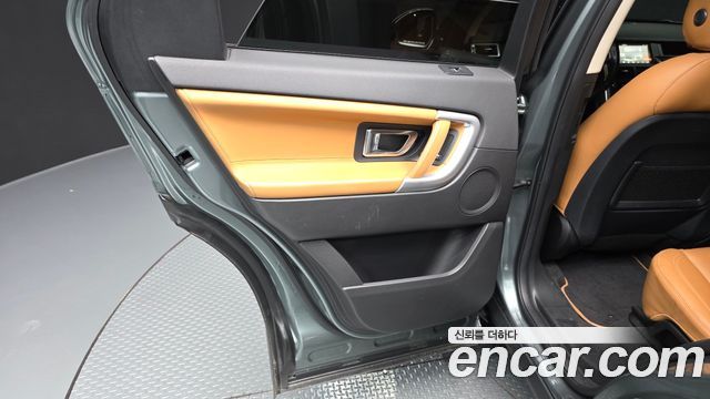 Land Rover Discovery Sport 2.0 TD4 HSE Luxury 2018 — фото 31