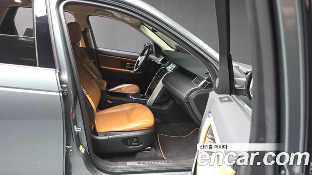 Land Rover Discovery Sport 2.0 TD4 HSE Luxury 2018 — фото 32