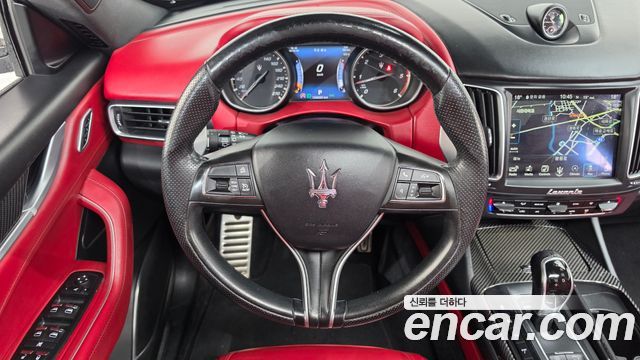 Maserati Levante 3.0 Diesel AWD Sport 2017 — фото 13