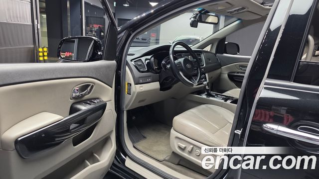 Kia Carnival 9-seater Noblesse 2017 — фото 10