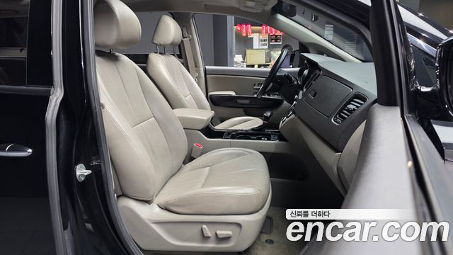 Kia Carnival 9-seater Noblesse 2017 — фото 11