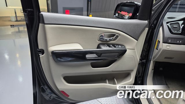 Kia Carnival 9-seater Noblesse 2017 — фото 24