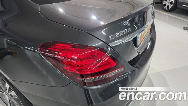 Mercedes-Benz C-Class (W205) C220 d 4MATIC 2021 — фото 17