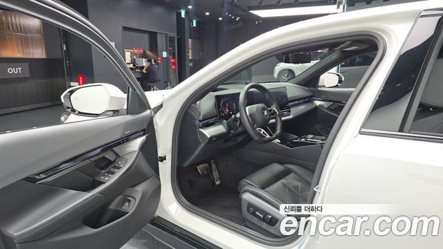 BMW 5 Series (G60) 530i xDrive M Sport 2024 — фото 10