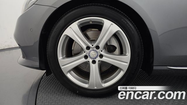 Mercedes-Benz E-Class (W213) E220d Avantgarde 2017 — фото 5