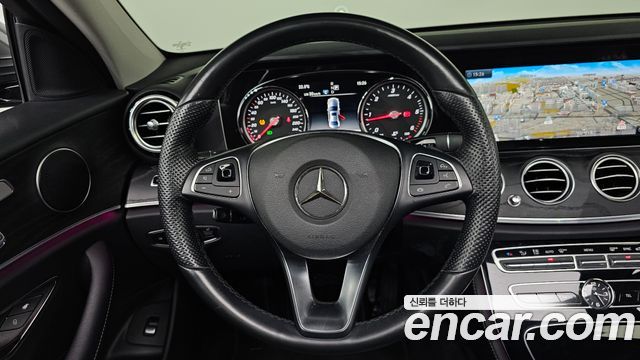 Mercedes-Benz E-Class (W213) E220d Avantgarde 2017 — фото 13