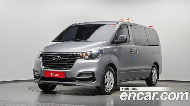 Hyundai Grand Starex Wagon 11-Seater Smart