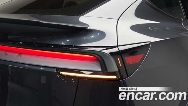 Tesla Model Y RWD 2025 — фото 23