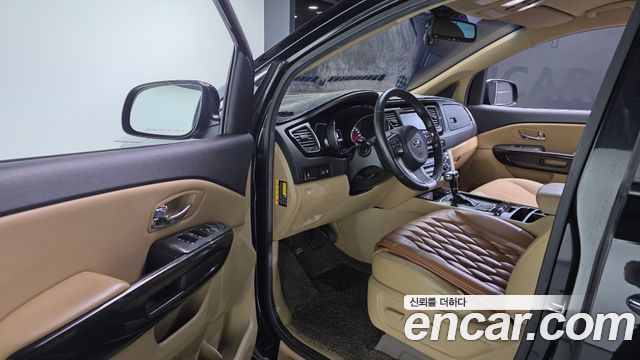 Kia Carnival 9-seater Prestige 2016 — фото 10