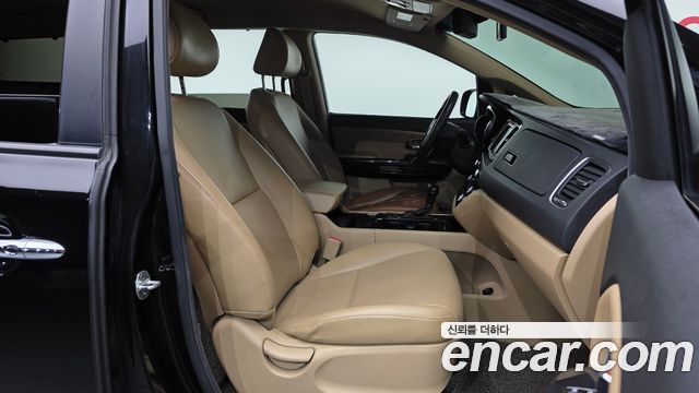 Kia Carnival 9-seater Prestige 2016 — фото 11