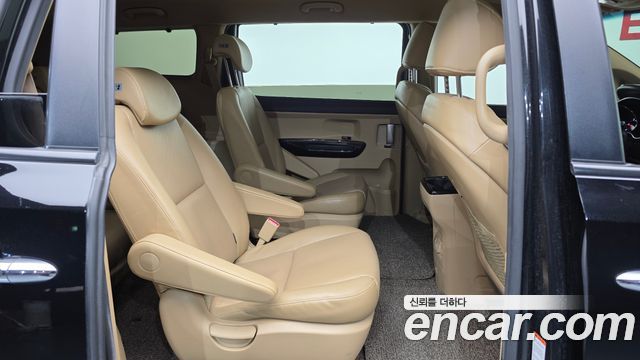 Kia Carnival 9-seater Prestige 2016 — фото 12