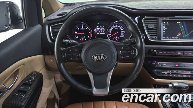 Kia Carnival 9-seater Prestige 2016 — фото 13