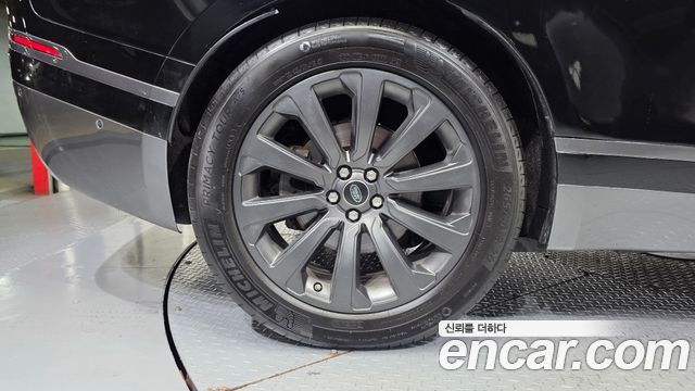Land Rover Range Rover Velar 3.0 D300 R-Dynamic SE 2018 — фото 5