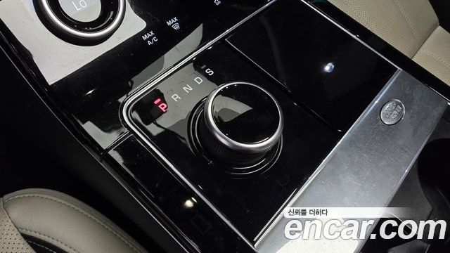 Land Rover Range Rover Velar 3.0 D300 R-Dynamic SE 2018 — фото 9