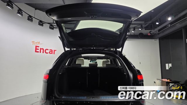 Land Rover Range Rover Velar 3.0 D300 R-Dynamic SE 2018 — фото 19