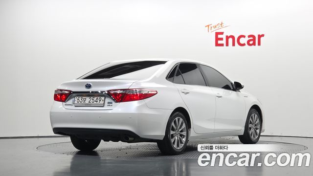Toyota Camry Hybrid XLE 2017 — фото 2